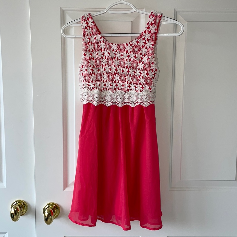 Classic daisy white and Lined Coral Dress